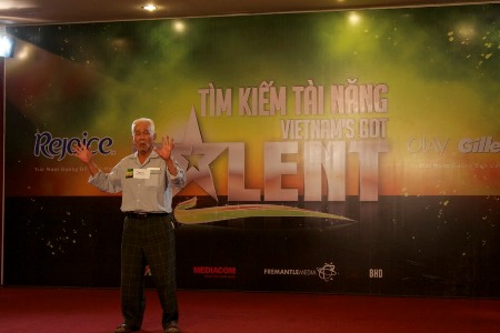 Cụ Quách Văn Đỏ, 86 tuổi đến với Vietnam’s Got Talent với mong muốn mang chút lời ca tiếng hát cho đời.